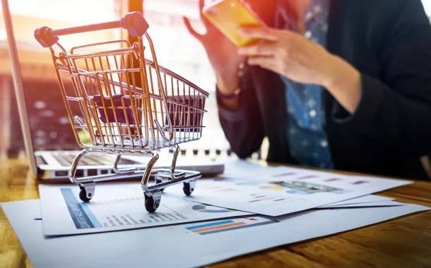Hábito mensal de comprar online já faz parte da rotina de 82% dos brasileiros, aponta Serasa Experian