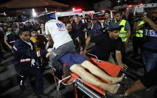 Presidente da ANP declara três dias de luto após bombardeio israelense matar 500 pessoas em hospital na Faixa de Gaza