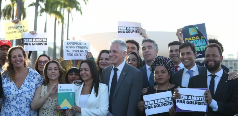 A Voz do Brasil - 17/10/23: Relatório da CPMI do 8 de Janeiro pede  indiciamento de Bolsonaro 