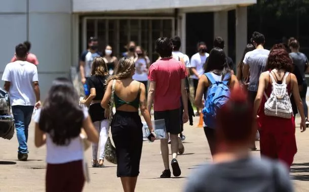 Estudantes que realizam prova do Enem