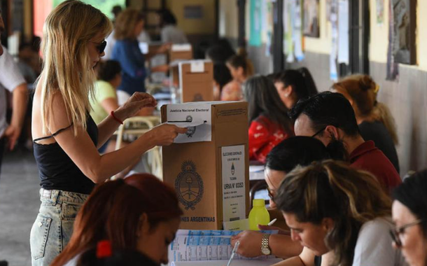 Eleições argentinas terminam com 74% de participação e começa a apuração dos votos