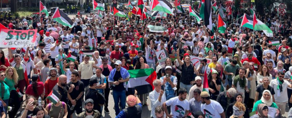 Manifestantes em ato de solidariedade ao povo palestino, na Avenida Paulista 22/10/2023