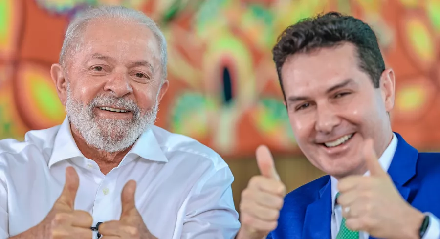 Lula e Jader Filho em videconferência durante entrega de unidades do MCMV 23/10/2023