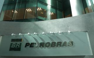 Logo da Petrobrás em prédio no Rio de Janeiro