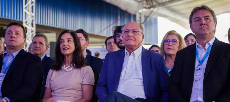 Wesley Batista, Lu Alckmin, Geraldo Alckmin e Joesley Batista durante cerimônia de inauguração de novas fábricas no complexo industrial da JBS em Rolândia (PR) 27/10/2023