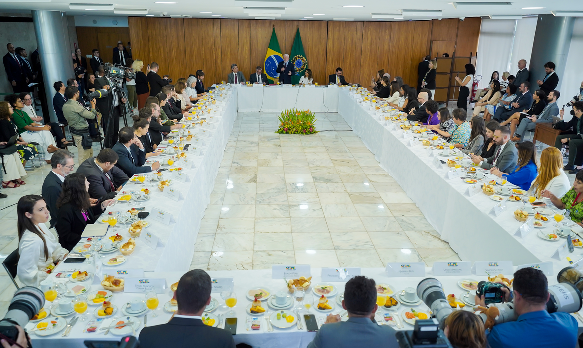 Presidente Lula em café da manhã com jornalistas, no Palácio do Planalto