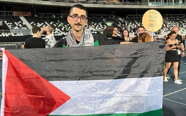 Seguranças confiscam bandeira da Palestina durante show de Roger Waters no Rio