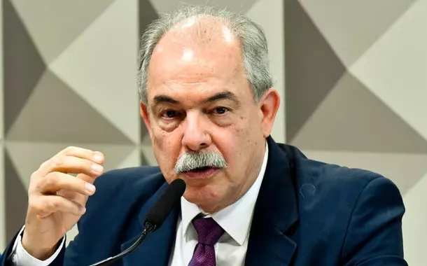 O presidente do Banco Nacional de Desenvolvimento Econômico e Social (BNDES), Aloizio Mercadante, em audiência no Senado