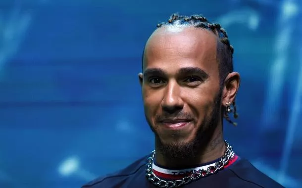 Lewis Hamilton assina contrato com Ferrari