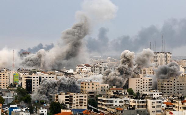 Ataques israelenses contra blocos residenciais matam ao menos 47 pessoas no sul de Gaza