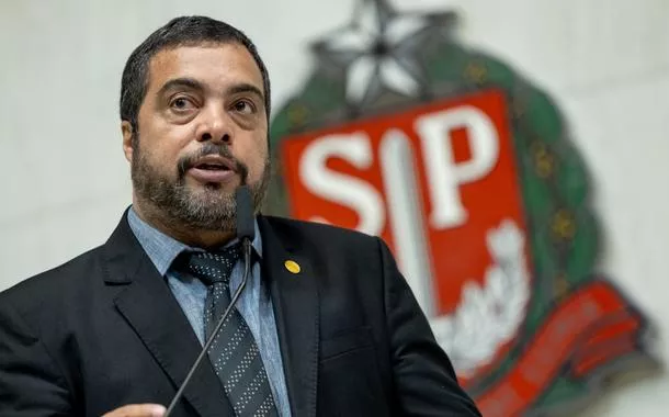 Deputado do PT denuncia agressão da PM de São Paulo com arma de choque (vídeo)