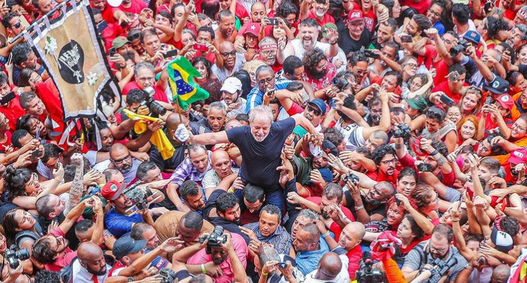 Lula deixa a prisão injusta após 580 dias em 2019
