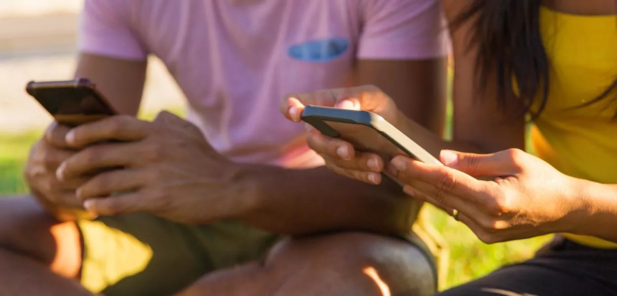 Gestão Nunes publica regras para uso de celulares em escolas e flexibiliza restrição imposta por Tarcísio