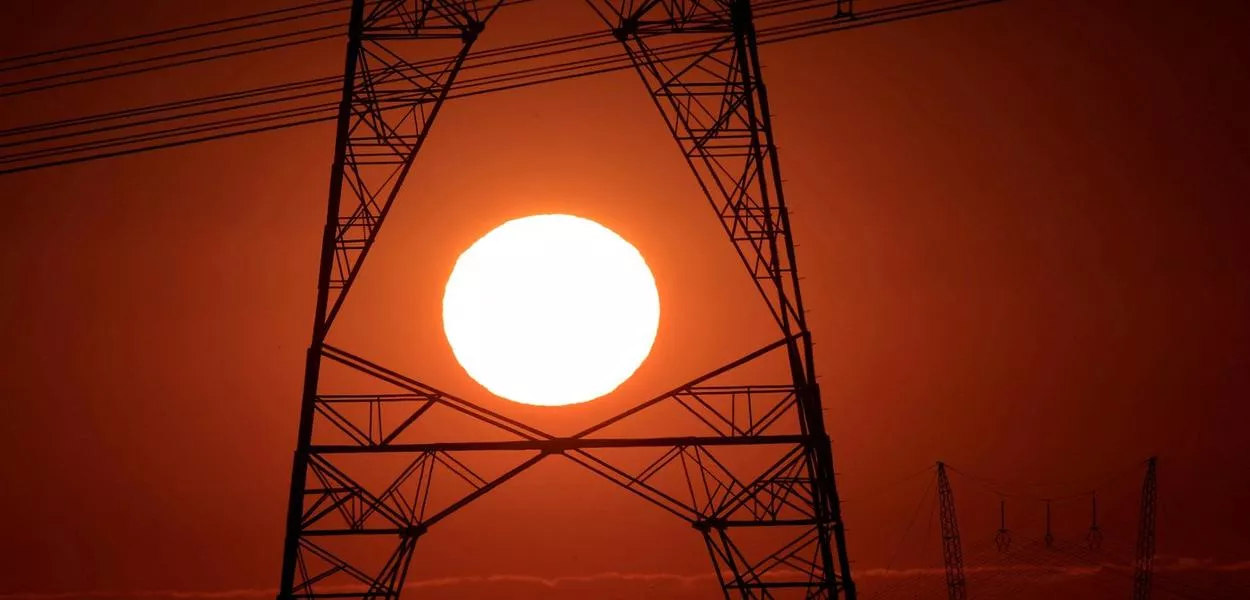 Torre de transmissão de energia elétrica perto de Brasília