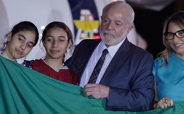 Lula e Janja recebem repatriados de Gaza