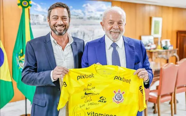 Presidente do Corinthians tem encontro com Lula e discute renegociação de dívida