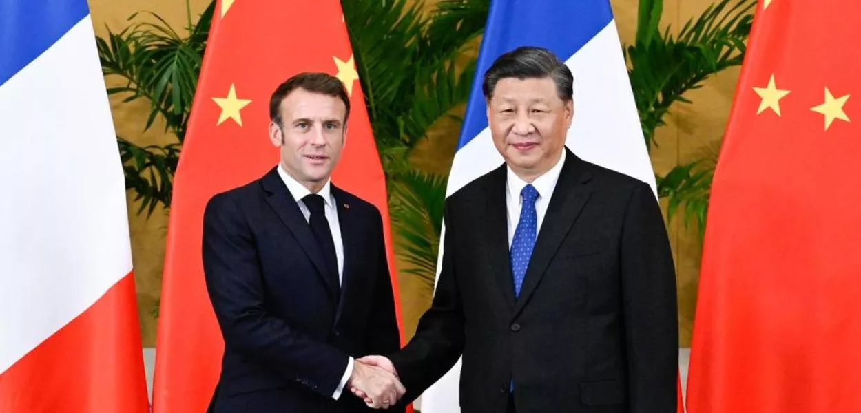 Os presidentes Macron e Xi