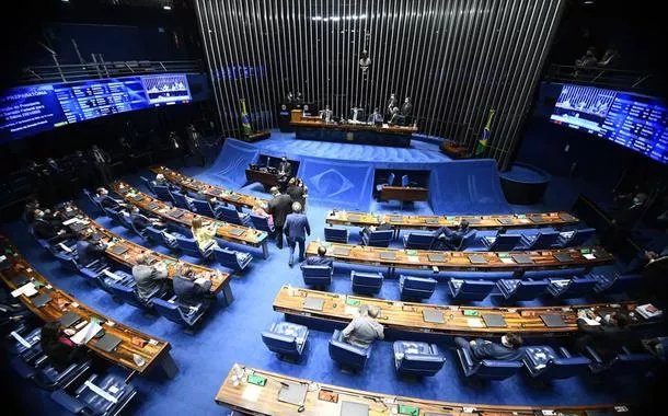 Senado adia votação de projeto que taxa compras internacionais de até US$ 50