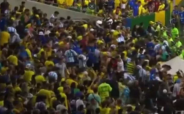 Maracanã tem briga generalizada entre brasileiros, argentinos e policiais (vídeos)