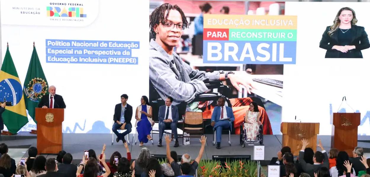 Lula no lançamento do Novo Viver Sem Limite