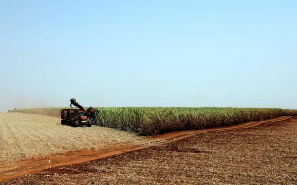 IGP-10 acelera queda em abril com alívio de commodities