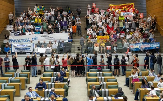 Ato contra privatizações na Alesp