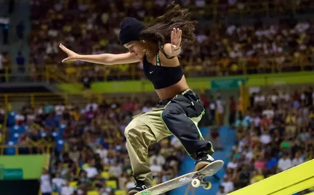 Esperança de medalha, Rayssa Leal passa sufoco na estreia no skate em Paris e vai à final