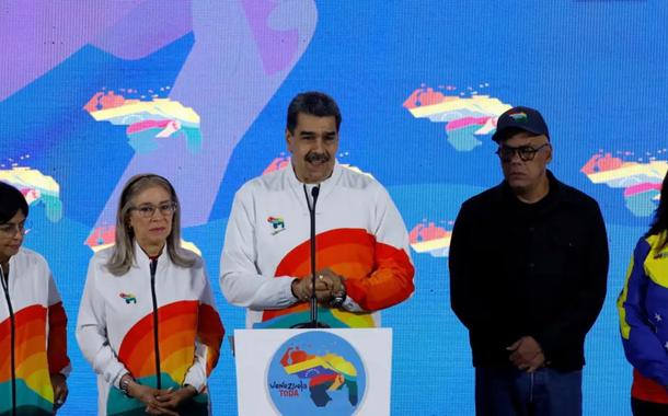 Nicolás Maduro discursa depois de votar em referendo sobre anexação de Essequibo