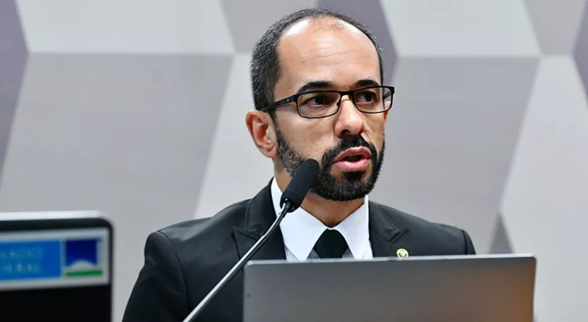 Leonardo Cardoso de Magalhães teve aprovação unânime na CCJ; indicação para o cargo de defensor-geral federal da DPU segue para o Plenário