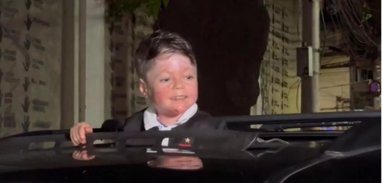 Menino Gui conquista prêmio de melhor torcedor da Fifa