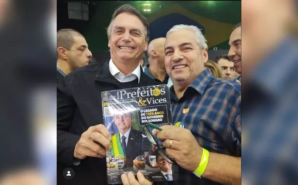 Prefeito da cidade natal de Bolsonaro é investigado por intolerância após atacar religiões de matriz africana