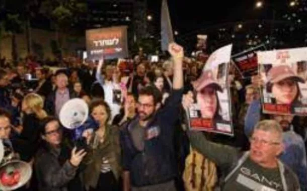 Famílias de prisioneiros israelenses convocam greve geral contra ofensiva em Gaza