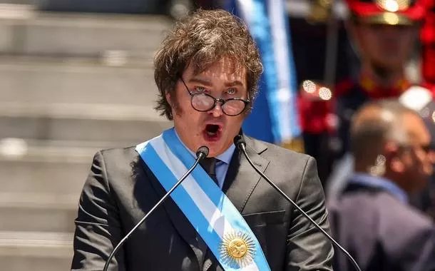 "Vão ter que me tirar morto da Casa Rosada", diz Milei em defesa do déficit fiscal, em dia de votação e repressão policial