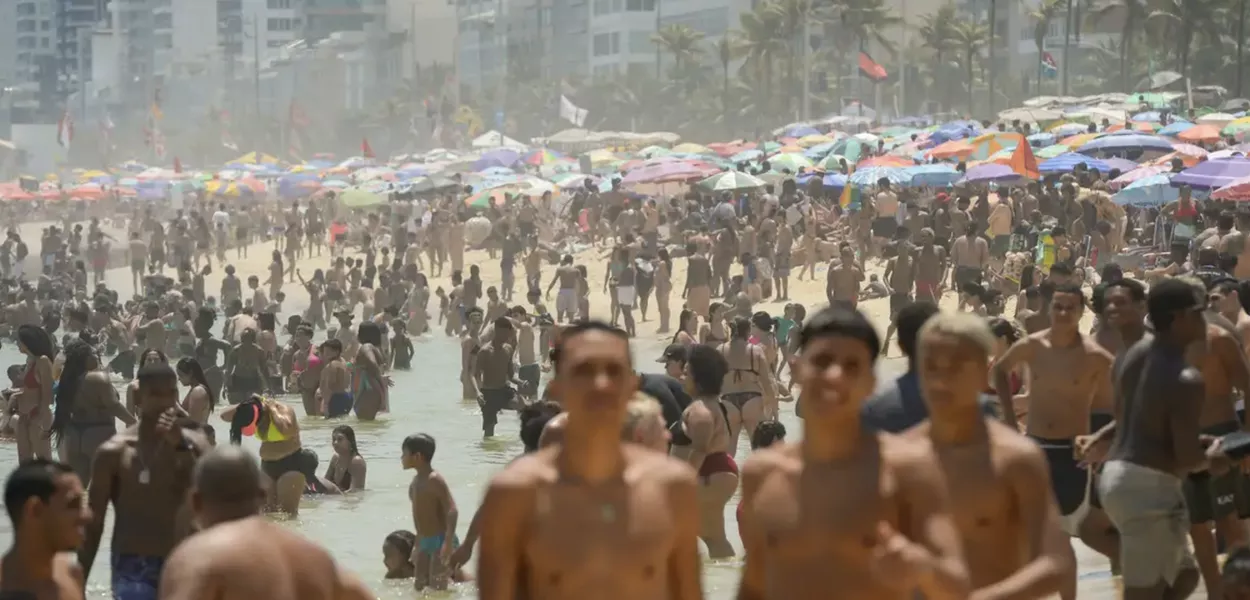 Playa concurrida en Río de Janeiro