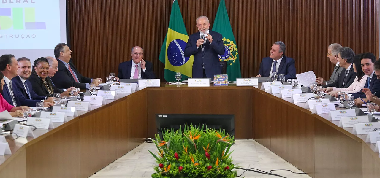 O presidente Luiz Inácio Lula da Silva coordena reunião ministerial, no Palácio do Planalto.