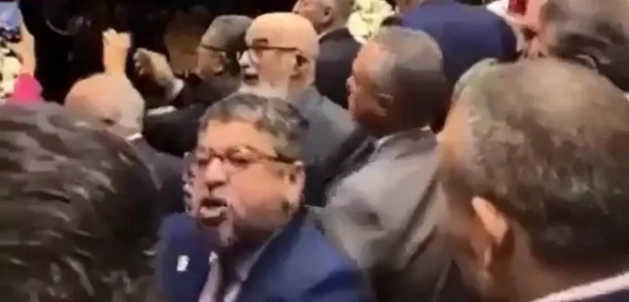 PGR pede e STF arquiva caso de briga entre Washington Quaquá e Messias Donato