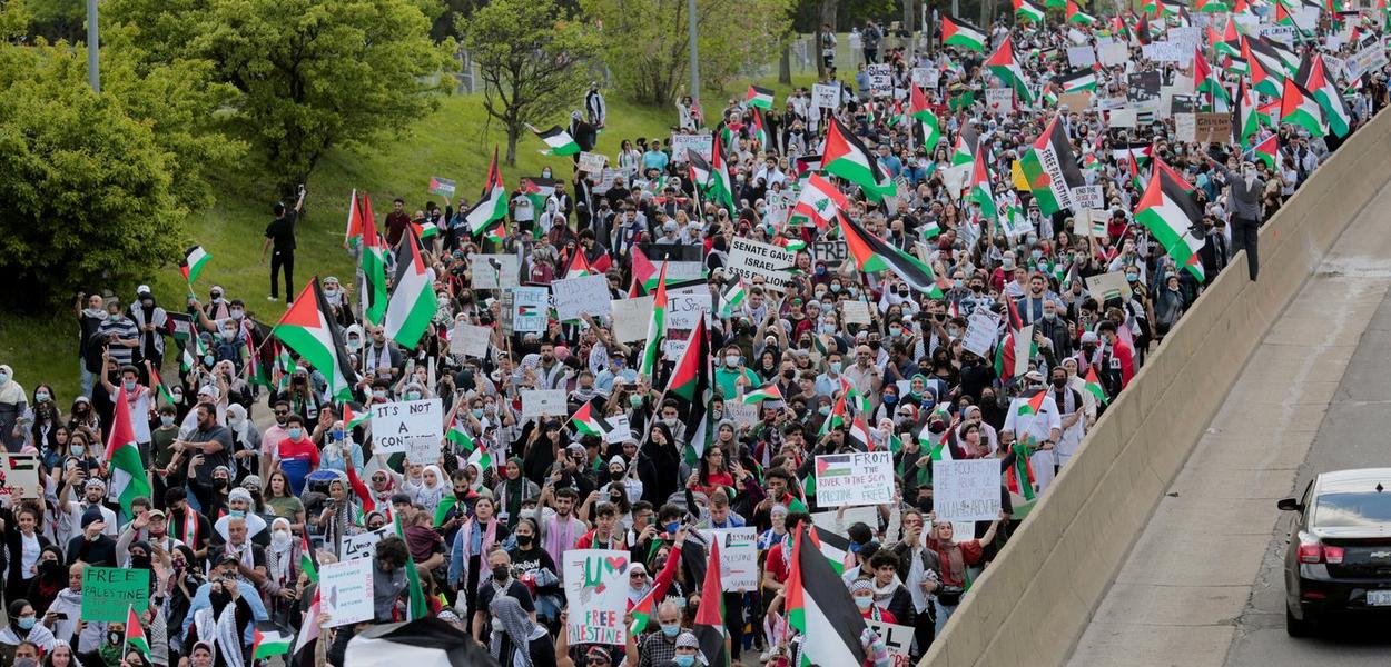 Manifestação de árabes-americanos em apoio à Palestina em Dearborn, Michigan