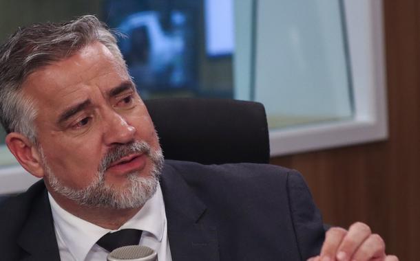Pimenta rebate ataque preconceituoso e elitista do Estadão contra Lula e Janja