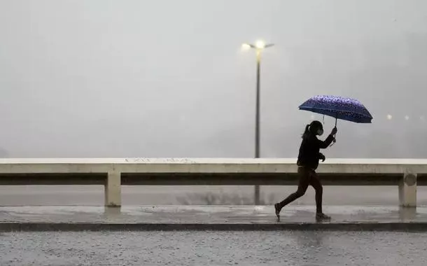 Chuva acima da média e calorão: veja a previsão do tempo para novembro