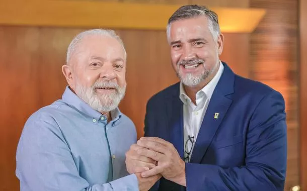 Lula ficará internado por 'alguns dias' após cirurgia, diz Paulo Pimenta