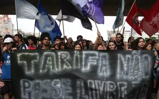 Manifestantes vão às ruasnova casa de aposta com bonusSP contra aumento da tarifanova casa de aposta com bonusmetrô e trem para R$ 5