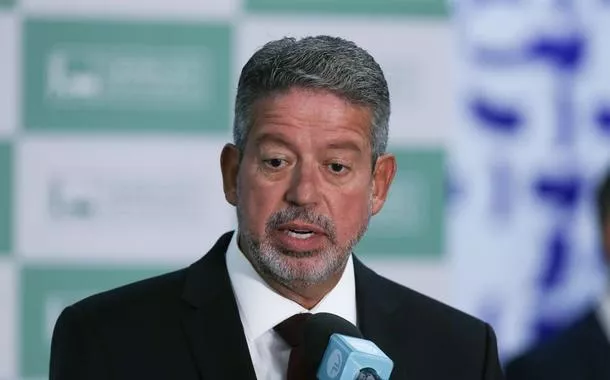 Lira sinaliza que irá obedecer STF e publicar atas sobre emendas