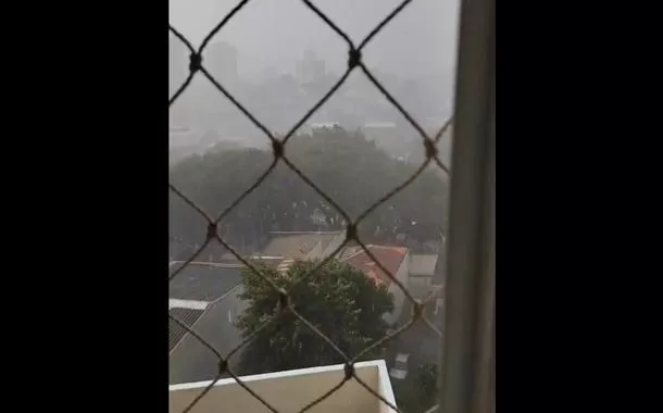 Temporais deixam mais de 50 mil imóveis sem energia elétrica em SP