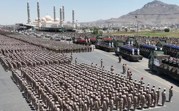 Desfile militar realizado pelos Houthis