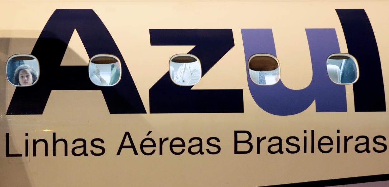 Avião da Azul no aeroporto internacional de Guarulhos