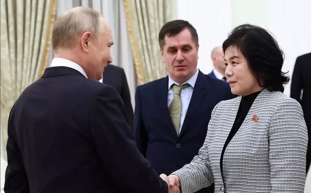 Na Rússia, Putin e chanceler da Coreia do Norte fortalecem laços de segurança