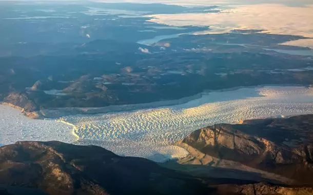 Groenlândia perdeu 5.091 km² de camada de gelo entre 1985 e 2022