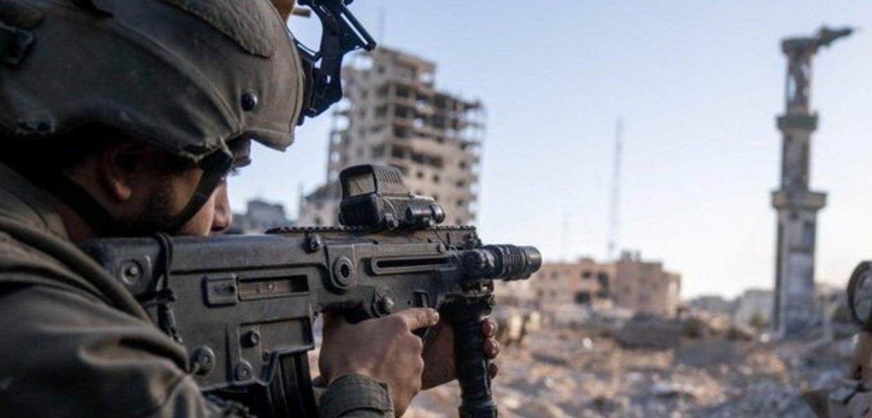 Soldado israelense em operação na Faixa de Gaza