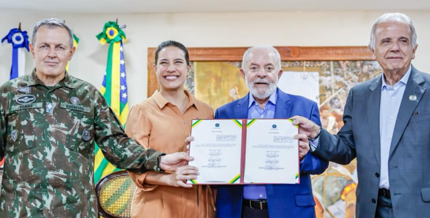Assinatura do Termo de Compromisso para implementação da Escola de Sargentos em Pernambuco