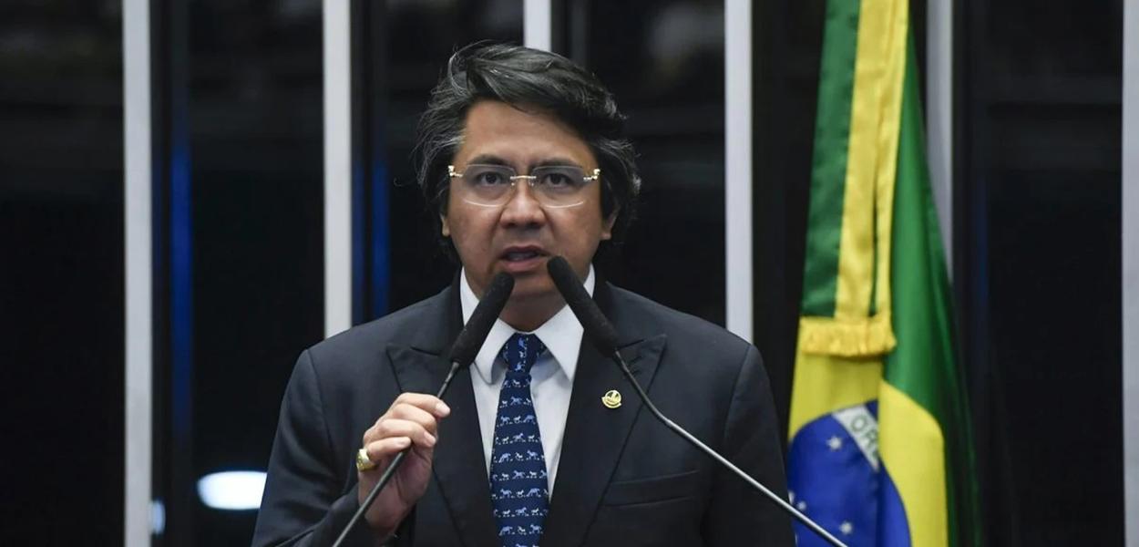 Senador com CNH vencida que intimidou policiais destinou R$ 3 milhões a estrada que leva ao seu próprio hotel